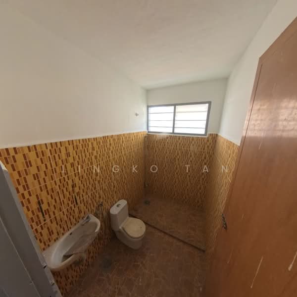 Semi-Detached House for Sale in Sitiawan (Perak) - Lingko Tan - Bathroom - PropertyGuru.com.my