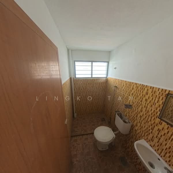 Semi-Detached House for Sale in Sitiawan (Perak) - Lingko Tan - Bathroom - PropertyGuru.com.my