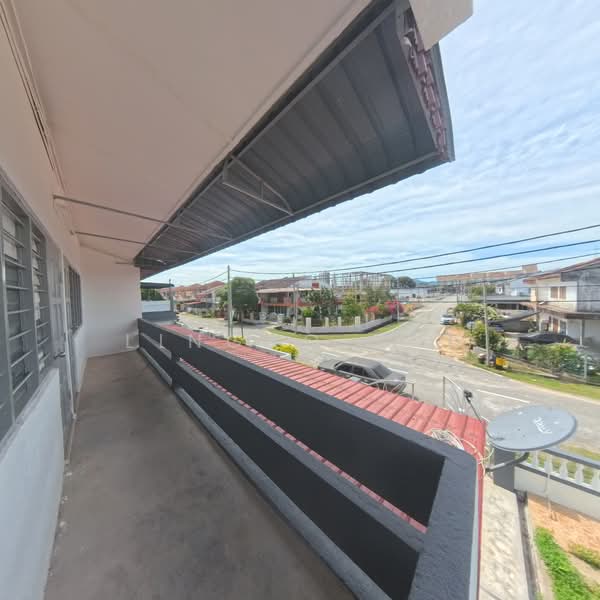 Semi-Detached House for Sale in Sitiawan (Perak) - Lingko Tan - Balcony - PropertyGuru.com.my