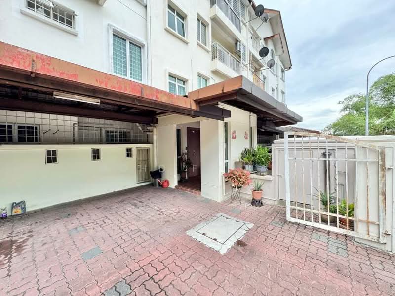Townhouse for Sale in Seri Kembangan (Selangor) - Mohd Faizal - Exterior - PropertyGuru.com.my