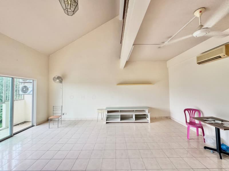 Townhouse for Sale in Seri Kembangan (Selangor) - Mohd Faizal - Living Room - PropertyGuru.com.my