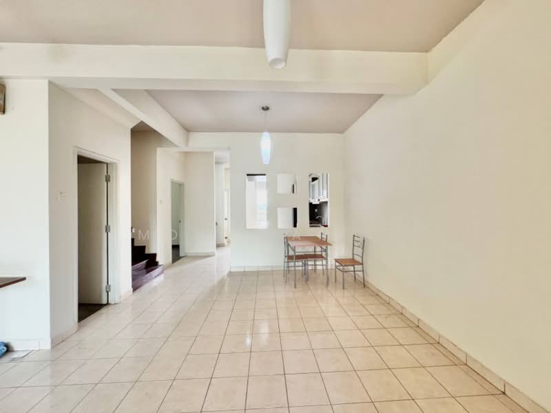 Townhouse for Sale in Seri Kembangan (Selangor) - Mohd Faizal - Living Room - PropertyGuru.com.my