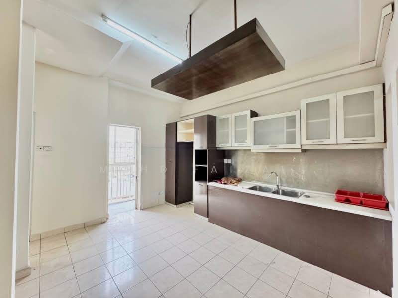 Townhouse for Sale in Seri Kembangan (Selangor) - Mohd Faizal - Kitchen - PropertyGuru.com.my