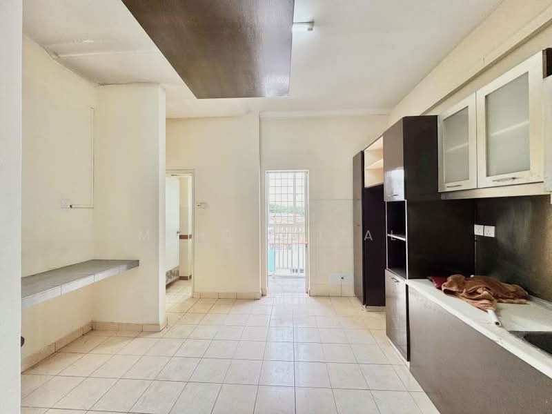 Townhouse for Sale in Seri Kembangan (Selangor) - Mohd Faizal - Kitchen - PropertyGuru.com.my