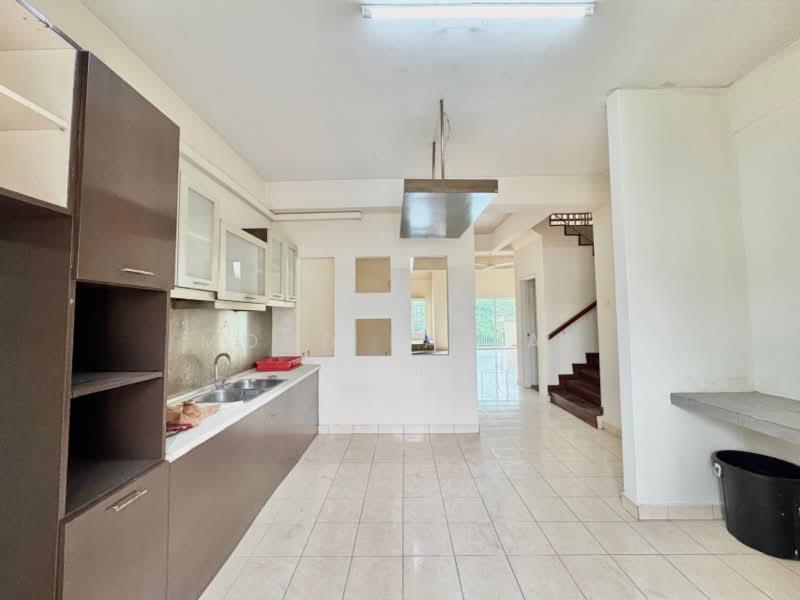 Townhouse for Sale in Seri Kembangan (Selangor) - Mohd Faizal - Kitchen - PropertyGuru.com.my