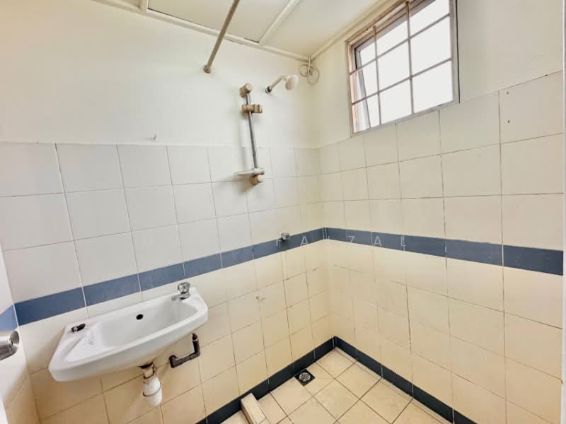 Townhouse for Sale in Seri Kembangan (Selangor) - Mohd Faizal - Bathroom - PropertyGuru.com.my