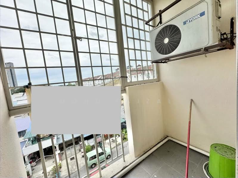 Townhouse for Sale in Seri Kembangan (Selangor) - Mohd Faizal - Balcony - PropertyGuru.com.my