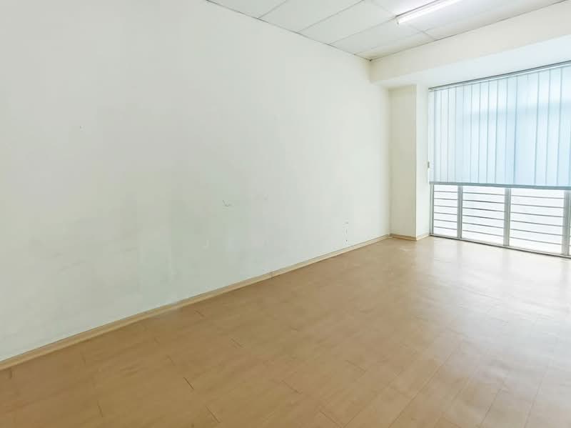 Kedai untuk Disewa di Taman Molek (Johor Bahru) - Jemie . - Interior - PropertyGuru.com.my