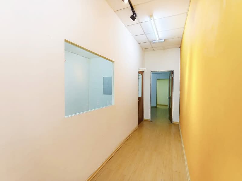 Kedai untuk Disewa di Taman Molek (Johor Bahru) - Jemie . - Corridor - PropertyGuru.com.my