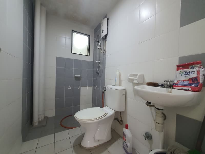 Apartment for Sale at Seri Intan Apartment - Azizol . - Bathroom - PropertyGuru.com.my
