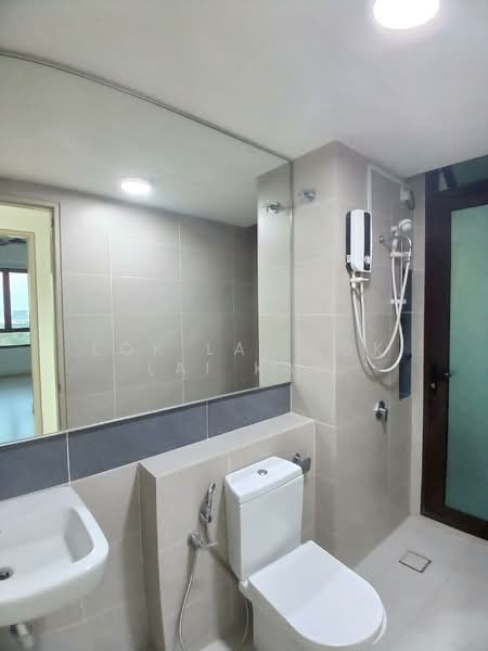 Servis Apartment untuk Dijual di Putra Residence - Lok Lai Lok Lai Kam - Bathroom - PropertyGuru.com.my