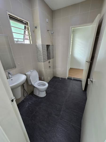 2-storey Terraced House for Rent in Klang (Selangor) - Alex Lee - Bathroom - PropertyGuru.com.my