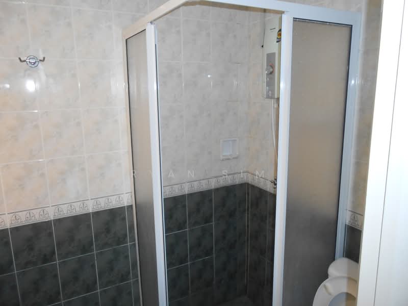 Kondominium untuk Disewa di Marina Bay Condominium - Ryan Sim - Bathroom - PropertyGuru.com.my