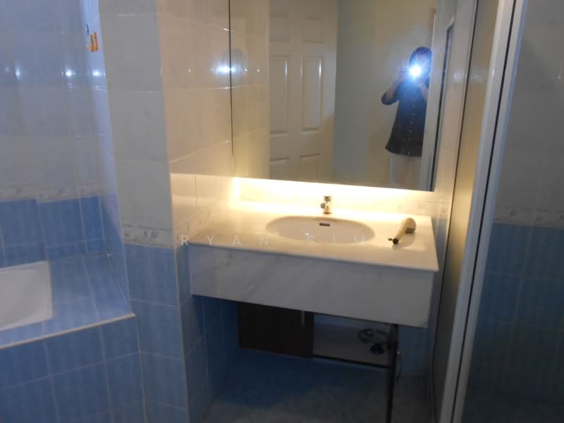 Kondominium untuk Disewa di Marina Bay Condominium - Ryan Sim - Bathroom - PropertyGuru.com.my