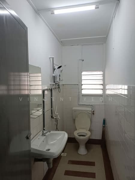 Rumah Flat untuk Dijual di Bukit Cheras - Vincent Yeoh - Bathroom - PropertyGuru.com.my