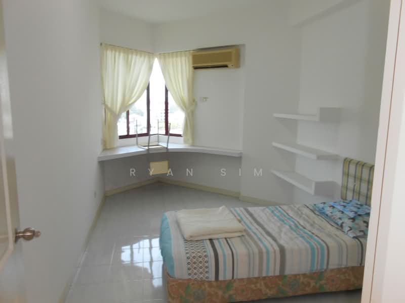 Kondominium untuk Dijual di Marina Bay Condominium - Ryan Sim - Bedroom - PropertyGuru.com.my