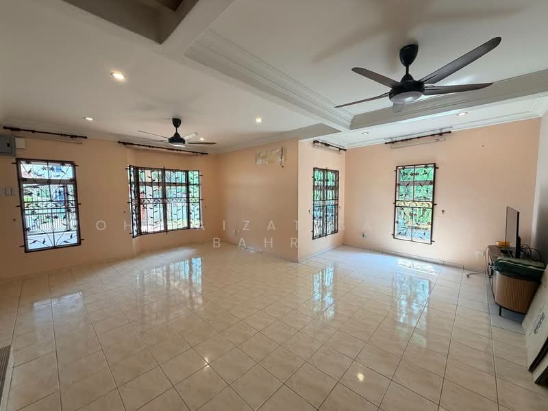 2-storey Terraced House for Sale in Bandar Mahkota Cheras (Cheras) - Mohd Aizat Saiful Bahri - Living Room - PropertyGuru.com.my