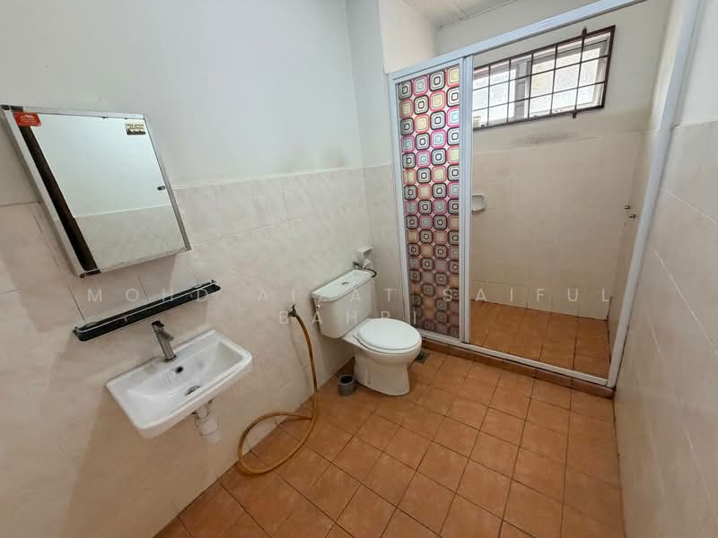 2-storey Terraced House for Sale in Bandar Mahkota Cheras (Cheras) - Mohd Aizat Saiful Bahri - Bathroom - PropertyGuru.com.my
