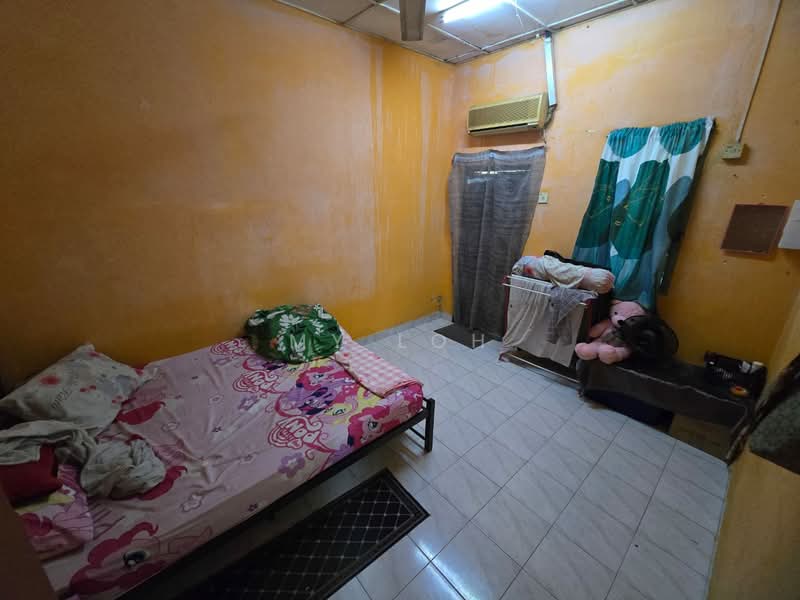 Rumah Teres 1 Tingkat untuk Dijual di Bandar Baru Selayang Fasa 2b (Selayang) - MY Loh - Bedroom - PropertyGuru.com.my