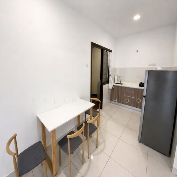 Condominium for Rent at Paraiso Residence @ The Earth - Celine Shoo - Kitchen - PropertyGuru.com.my