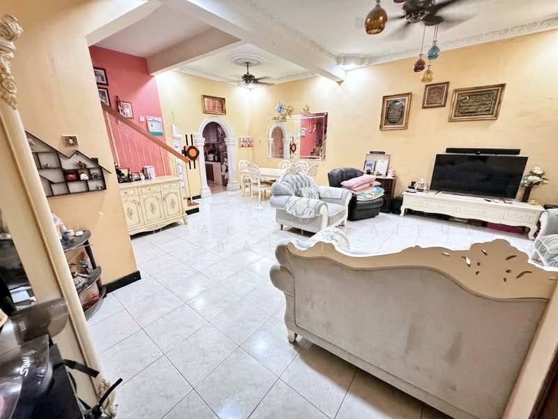 2-storey Terraced House for Sale in Taman Impian Putra (Bangi) - Mohd Aizat Saiful Bahri - Living Room - PropertyGuru.com.my