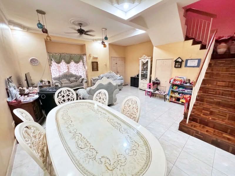 2-storey Terraced House for Sale in Taman Impian Putra (Bangi) - Mohd Aizat Saiful Bahri - Living Room - PropertyGuru.com.my
