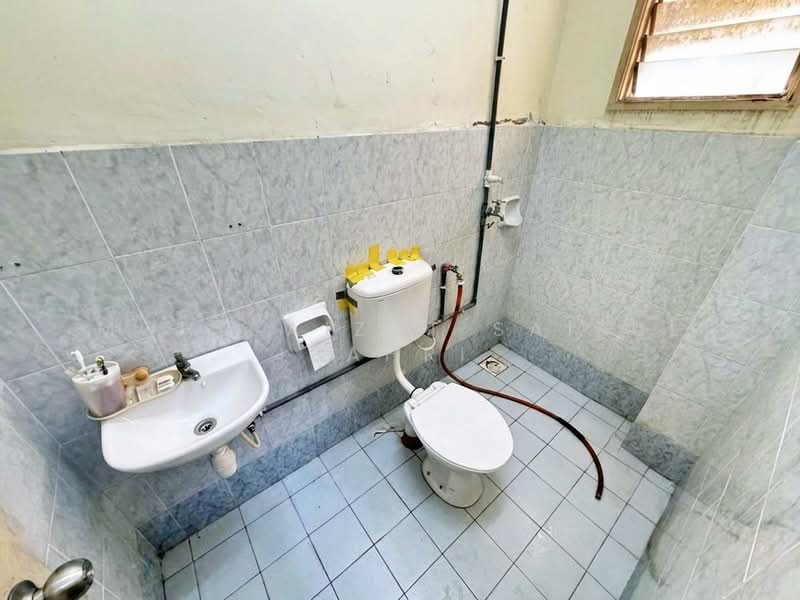 2-storey Terraced House for Sale in Taman Impian Putra (Bangi) - Mohd Aizat Saiful Bahri - Bathroom - PropertyGuru.com.my