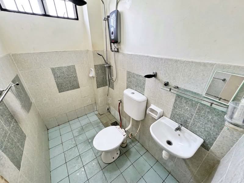 2-storey Terraced House for Sale in Taman Impian Putra (Bangi) - Mohd Aizat Saiful Bahri - Bathroom - PropertyGuru.com.my