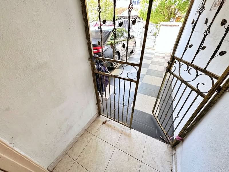 2-storey Terraced House for Sale in Taman Impian Putra (Bangi) - Mohd Aizat Saiful Bahri - Exterior - PropertyGuru.com.my