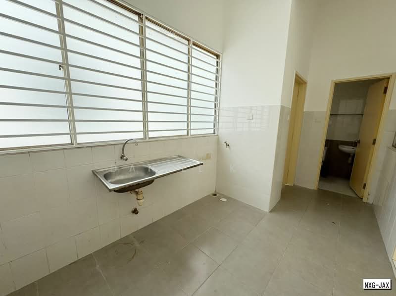 2-storey Terraced House for Sale in Setia Indah (Setia Alam) - Daniel Kok - Kitchen - PropertyGuru.com.my