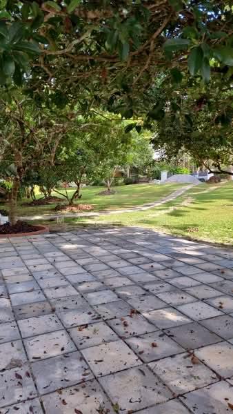 Rumah Banglo untuk Disewa di Leisure Farm (Gelang Patah) - May Low - Garden - PropertyGuru.com.my