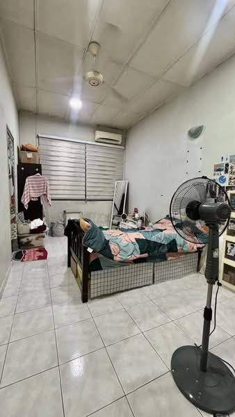 2-storey Terraced House for Sale in Taman Desa Cemerlang (Ulu Tiram) - Vincent Gian - Bedroom - PropertyGuru.com.my