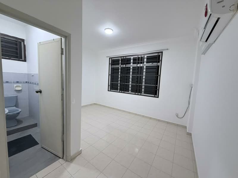 Pangsapuri untuk Dijual di Villa Bestari Apartment - Julie Yew - Bathroom - PropertyGuru.com.my