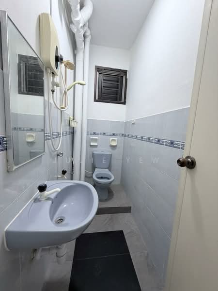 Pangsapuri untuk Dijual di Villa Bestari Apartment - Julie Yew - Bathroom - PropertyGuru.com.my