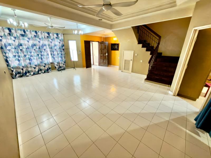 2-storey Terraced House for Sale in Kota Damansara (Selangor) - Mohd Aizat Saiful Bahri - Living Room - PropertyGuru.com.my