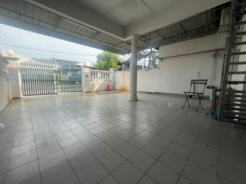 1-storey Terraced House for Sale in Taman Universiti (Sri Gading) - Hui Hui Lim - Exterior - PropertyGuru.com.my
