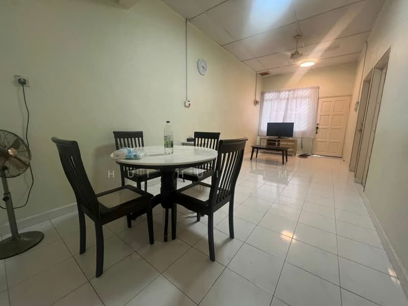1-storey Terraced House for Sale in Taman Universiti (Sri Gading) - Hui Hui Lim - Dining Room - PropertyGuru.com.my