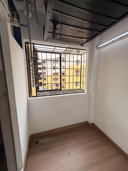 Rumah Flat untuk Dijual di Pangsapuri Sri Meranti - Denice Ng - Balcony - PropertyGuru.com.my