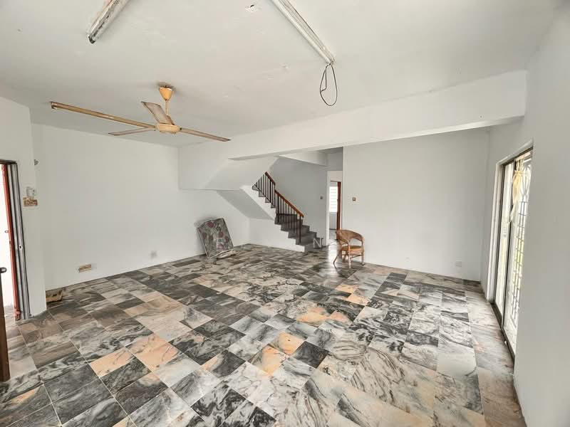 2-storey Terraced House for Sale in Bandar Baru Kundang (Rawang) - Kelvin . - Living Room - PropertyGuru.com.my