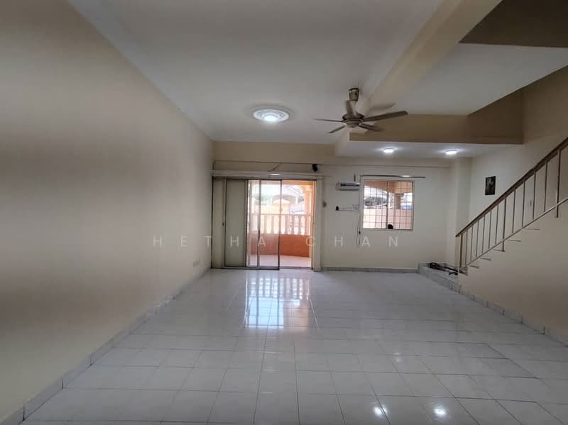 2.5-storey Terraced House for Sale in Balakong (Selangor) - Hetha Chan - Living Room - PropertyGuru.com.my