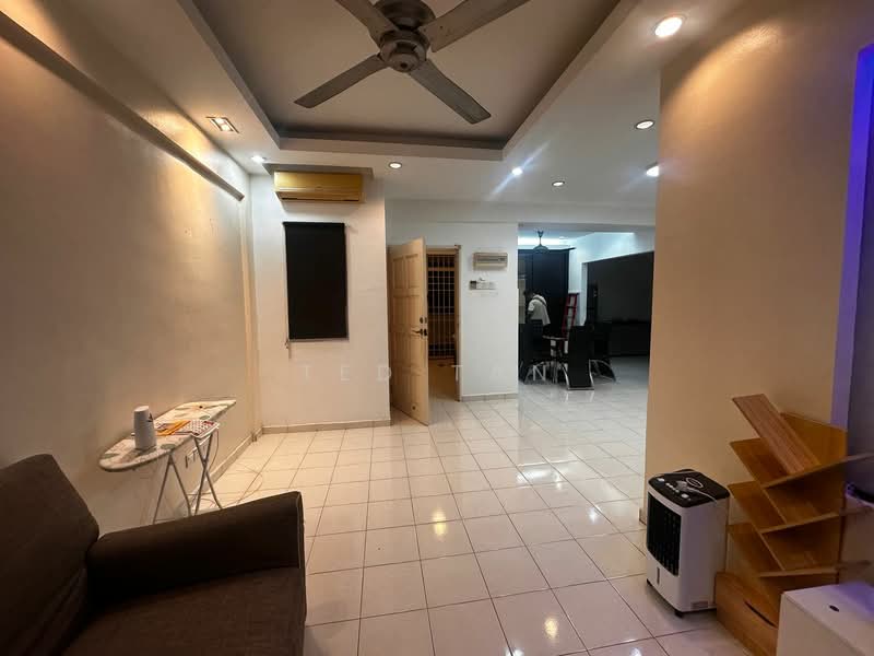 Kondominium untuk Dijual di Putra Place Condominium - Ted Tan - Living Room - PropertyGuru.com.my