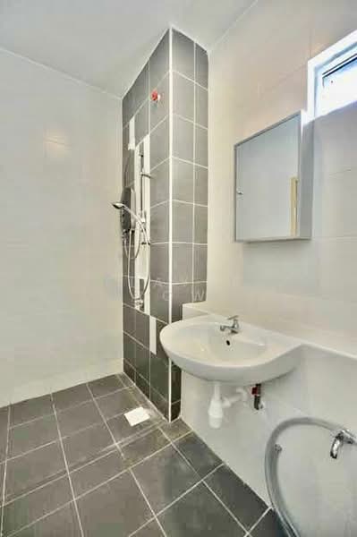 Servis Apartment untuk Disewa di D'Ambience Residences (Pangsapuri Ikatan Flora) - Elayne Low - Bathroom - PropertyGuru.com.my