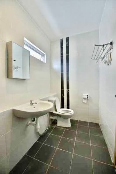 Servis Apartment untuk Disewa di D'Ambience Residences (Pangsapuri Ikatan Flora) - Elayne Low - Bathroom - PropertyGuru.com.my
