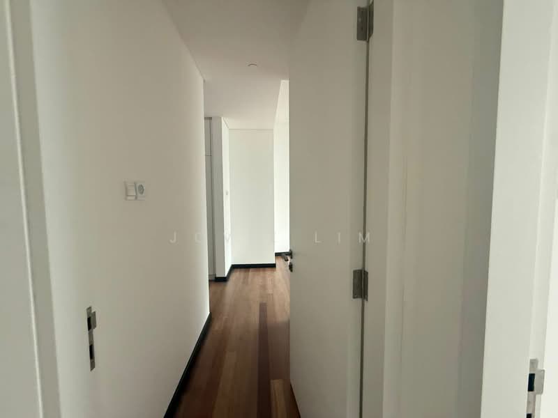 Servis Apartment untuk Dijual di Pavilion Damansara Heights, Windsor Suites - Jovie Lim - Corridor - PropertyGuru.com.my