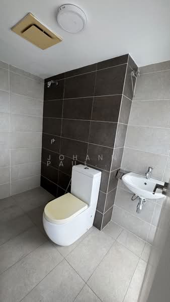 Servis Apartment untuk Disewa di Pinnacle Petaling Jaya - Johann Paul Gregory - Bathroom - PropertyGuru.com.my