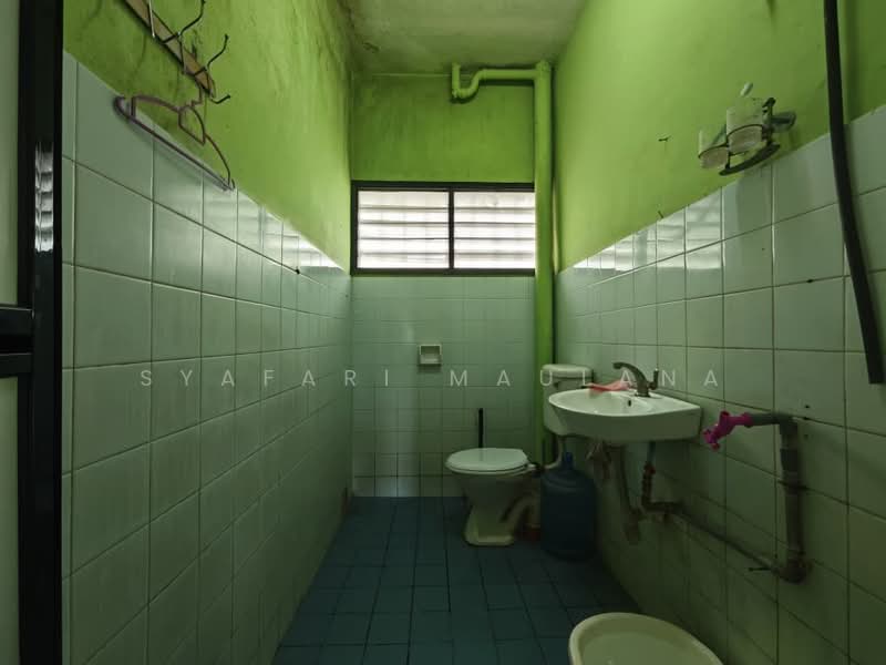 Rumah Teres 2 Tingkat untuk Dijual di Ampang (Selangor) - Syafari Maulana - Bathroom - PropertyGuru.com.my