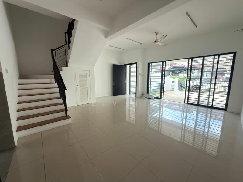 Rumah Teres 2 Tingkat untuk Dijual di Bandar Country Homes (Rawang) - Kelvin . - Living Room - PropertyGuru.com.my