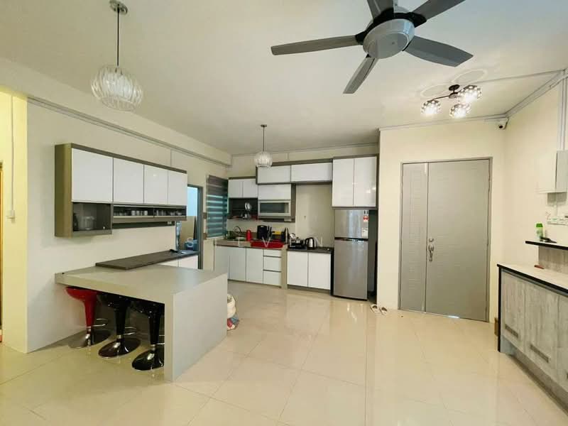 Apartment for Sale at Sky Garden Residences - Steven . - Kitchen - PropertyGuru.com.my