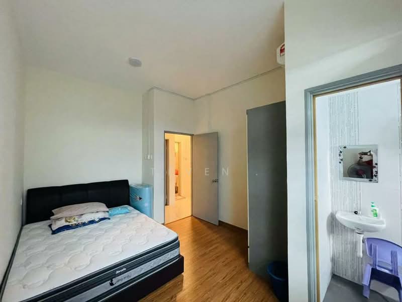 Apartment for Sale at Sky Garden Residences - Steven . - Bedroom - PropertyGuru.com.my