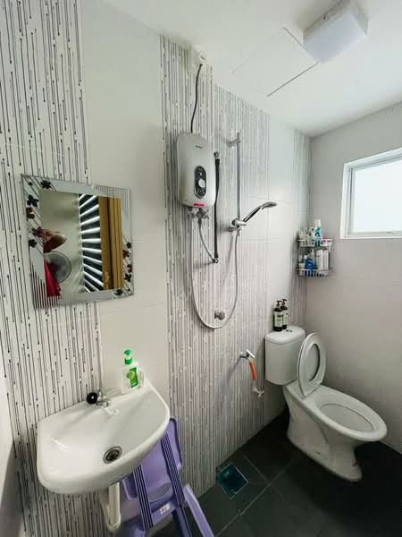 Apartment for Sale at Sky Garden Residences - Steven . - Bathroom - PropertyGuru.com.my